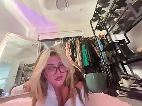 luckygigi online show from May 31, 2026, 6:09 pm