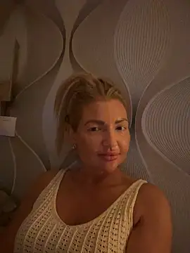 szexicicamica online show from May 31, 2026, 7:15 pm