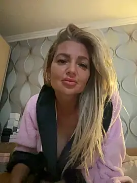 szexicicamica online show from June 7, 2026, 6:44 pm
