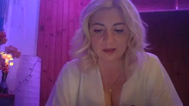 LunaaKiss online show from June 1, 2026, 10:11 pm