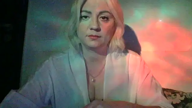 LunaaKiss online show from June 8, 2026, 8:20 pm