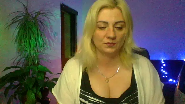 LunaaKiss online show from June 16, 2026, 8:00 pm