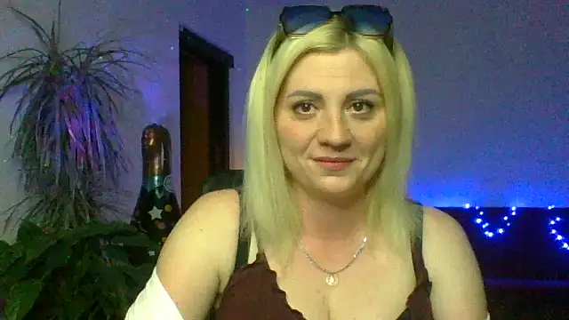 LunaaKiss online show from June 27, 2026, 7:41 pm