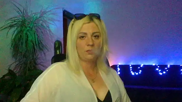 LunaaKiss online show from June 30, 2026, 9:16 pm