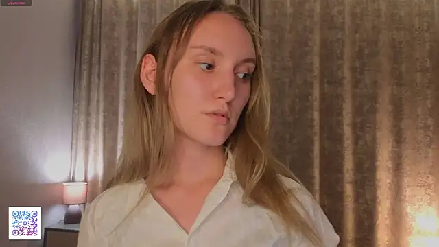 JenevaLitalien online show from July 13, 2026, 3:37 pm