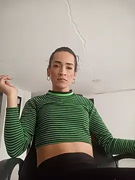 Snapshot of Hanna_long chatting on July 14, 2026, 4:23 pm Hanna long online show from July 14, 2026, 4:23 pm