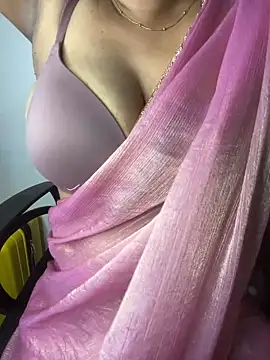 Snapshot of sexyveena chatting on June 7, 2026, 2:32 pm sexyveena online show from June 7, 2026, 2:32 pm