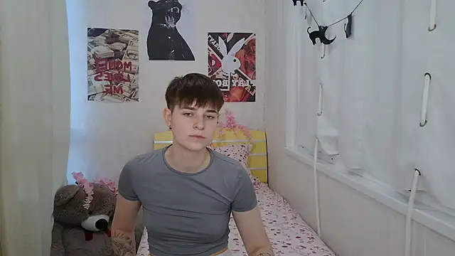 EmyHills online show from June 21, 2026, 4:53 pm