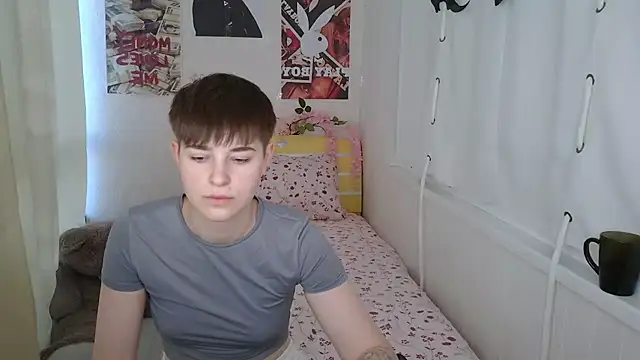EmyHills online show from June 27, 2026, 1:39 pm