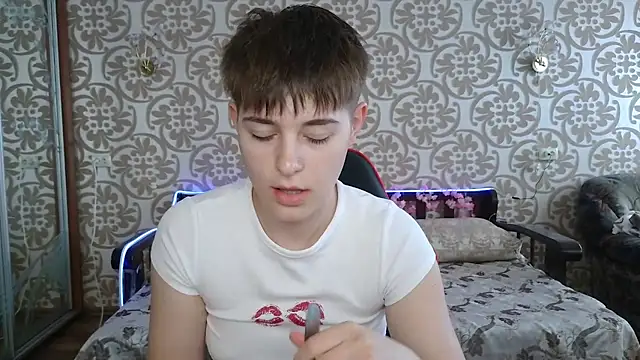 EmyHills online show from July 21, 2026, 3:03 pm