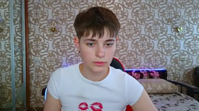 EmyHills online show from July 23, 2026, 2:37 pm