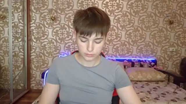 EmyHills online show from July 26, 2026, 7:43 pm