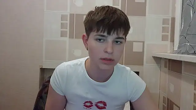 EmyHills online show from July 30, 2026, 8:08 pm