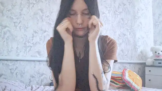 KrissyHiott online show from June 22, 2026, 4:09 am