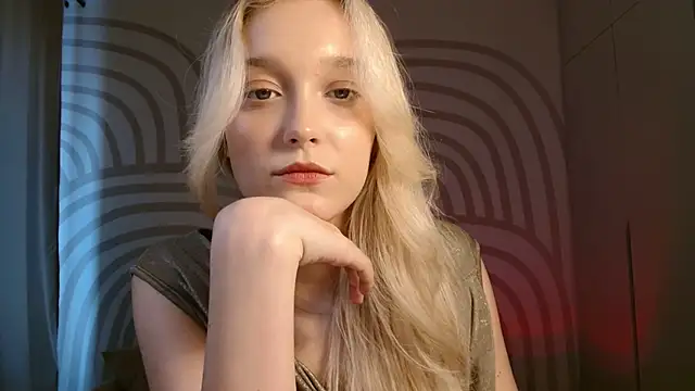 QueenSerenaa online show from June 16, 2026, 10:51 am