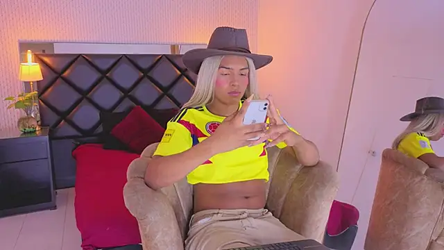 chloe bronze online show from June 17, 2026, 7:15 pm