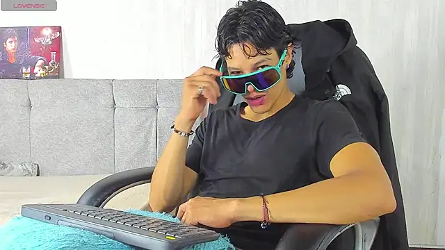 tommyhot7 online show from June 15, 2026, 11:07 pm