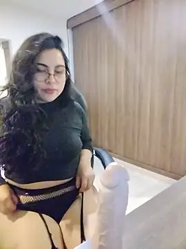 Roxxy Sade online show from June 17, 2026, 12:02 am