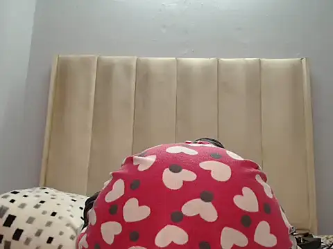 Snapshot of QueenZara_202 chatting on July 4, 2026, 5:02 am QueenZara 202 online show from July 4, 2026, 5:02 am