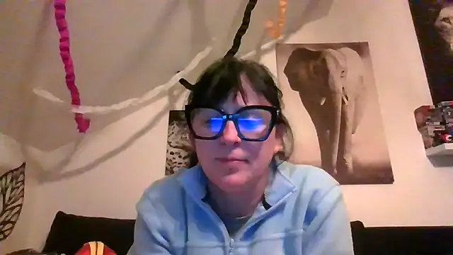 sexujuly88 online show from April 23, 2026, 9:28 pm