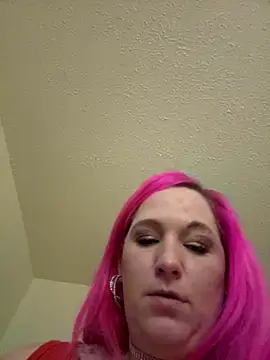 DanielleVineyard online show from June 28, 2026, 5:35 am