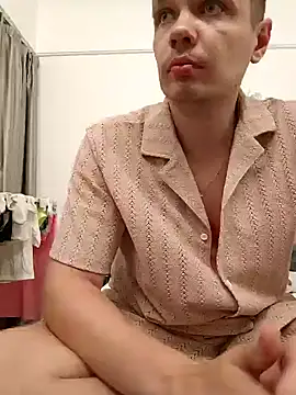 MissAndKiss online show from July 8, 2026, 12:53 pm