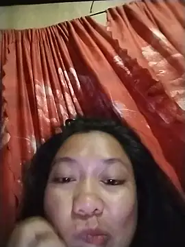 Yummyleyn online show from June 1, 2026, 1:13 pm