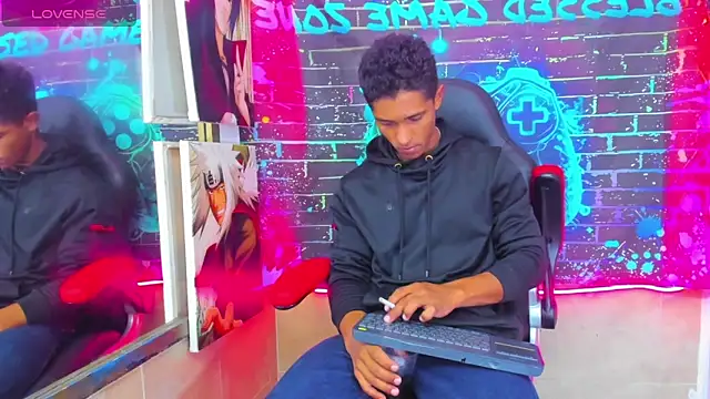 Snapshot of Yoel_Blessed chatting on June 15, 2026, 11:12 am Yoel Blessed online show from June 15, 2026, 11:12 am