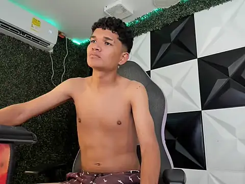 davexxx  online show from July 4, 2026, 11:44 pm