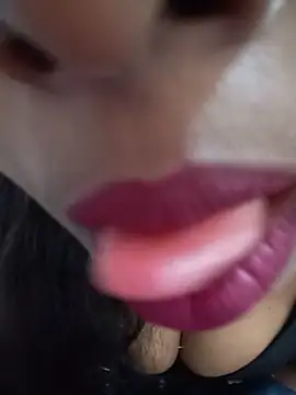 Snapshot of Sexy-Zeenat chatting on June 12, 2026, 6:23 am Sexy-Zeenat online show from June 12, 2026, 6:23 am