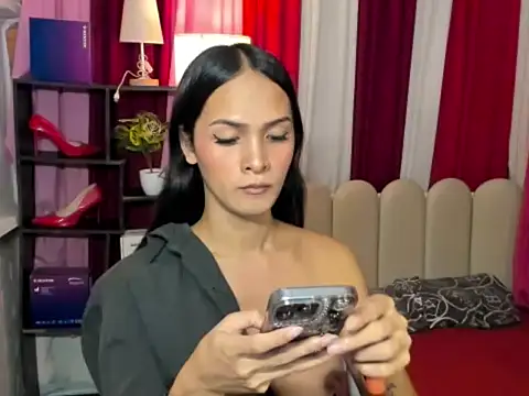 XxBeautyxX online show from June 13, 2026, 7:06 am