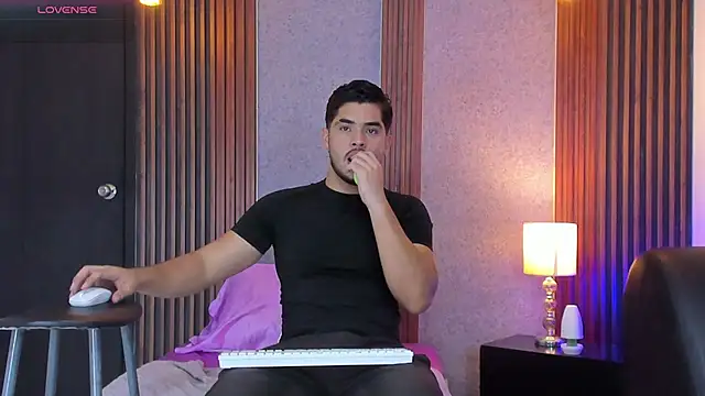 Snapshot of luciano_vitale chatting on July 5, 2026, 12:56 pm luciano vitale online show from July 5, 2026, 12:56 pm
