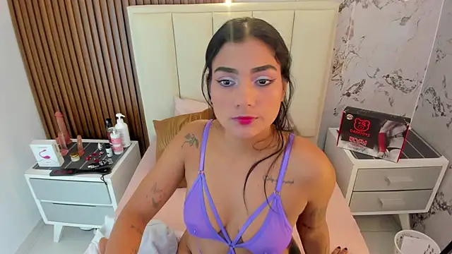 NINAMARTINS online show from June 26, 2026, 3:55 am