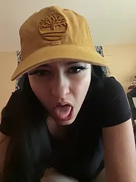 smoothkissx online show from February 6, 2025, 2:37 pm