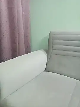 Snapshot of Yours_Stepmom chatting on July 19, 2026, 5:05 pm Yours Stepmom online show from July 19, 2026, 5:05 pm