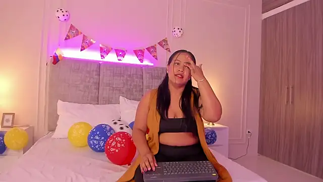 Snapshot of Emma-Velez chatting on June 20, 2026, 1:58 pm Emma-Velez online show from June 20, 2026, 1:58 pm