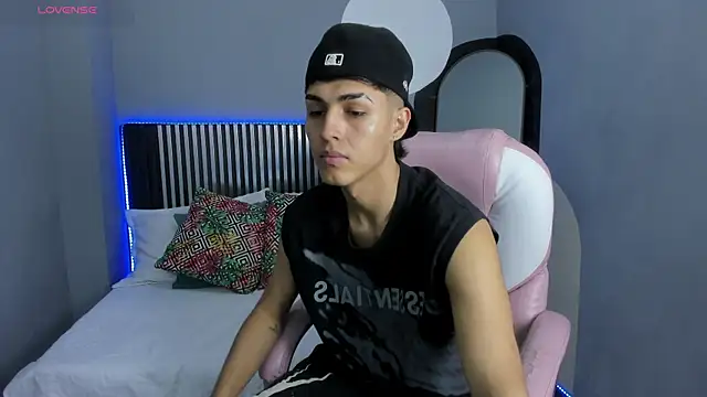 Axel Mendozaa online show from June 25, 2026, 7:51 pm