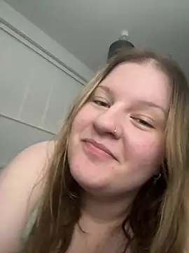 Curvy Vanilla online show from June 7, 2026, 9:29 pm