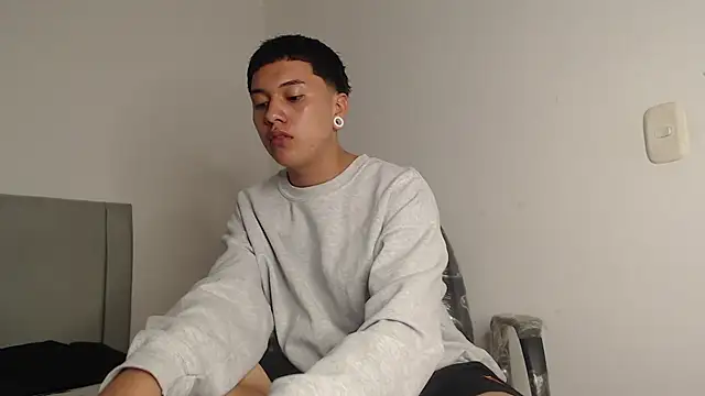 Owenn  blueee online show from June 27, 2026, 3:33 am