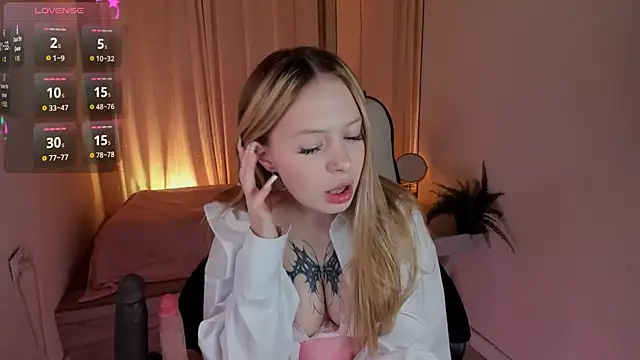 Snapshot of Veronika_Blush chatting on June 23, 2026, 9:18 am Veronika Blush online show from June 23, 2026, 9:18 am