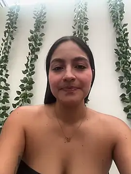 SophiCastro09  online show from July 18, 2026, 4:33 pm