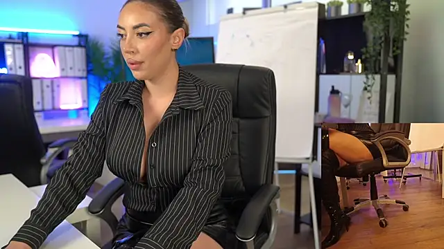 BabesGoWild online show from April 14, 2026, 4:51 am