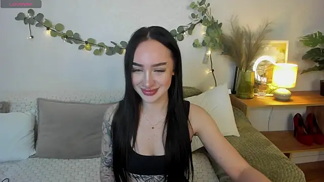 Snapshot of MayaGlamour chatting on June 16, 2026, 6:27 am MayaGlamour online show from June 16, 2026, 6:27 am