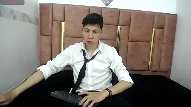 Snapshot of MIA_COINS chatting on June 10, 2026, 7:29 am MIA COINS online show from June 10, 2026, 7:29 am