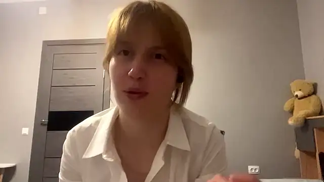Snapshot of Mowhlntime chatting on June 25, 2026, 1:49 am Mowhlntime online show from June 25, 2026, 1:49 am