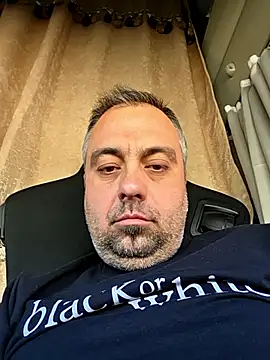 Robertoplayboy online show from April 24, 2026, 12:40 pm