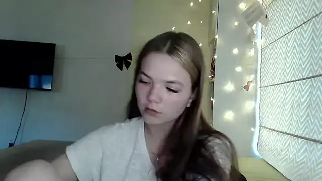 AvrilGillig online show from June 30, 2026, 3:13 pm