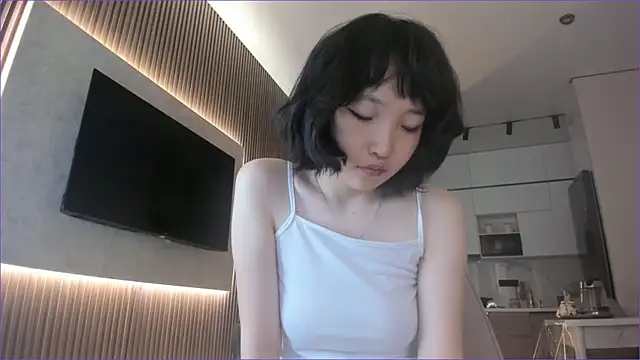 lumimii online show from June 16, 2026, 3:09 am