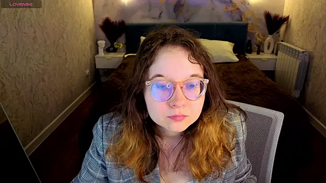 Aleks-casterrr online show from June 19, 2026, 5:17 pm