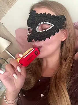 AlexandraMoore03 online show from June 12, 2026, 12:04 pm